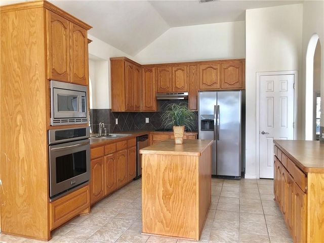11712 Pheasant Creek Drive, Fort Worth, TX 76244