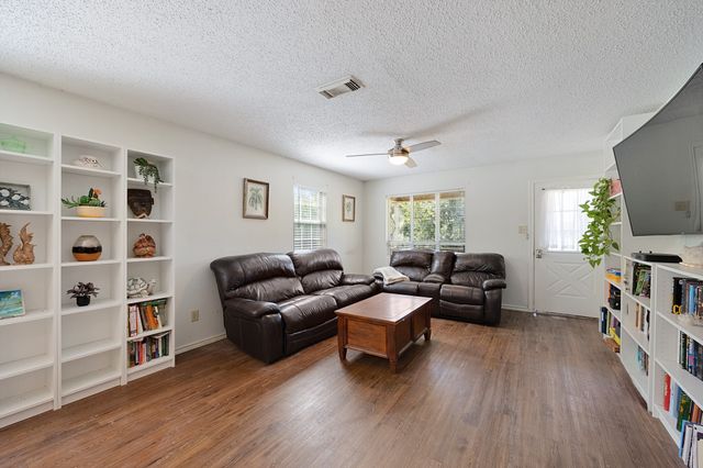 13905 Debbie Lane, Quinlan, TX 75474