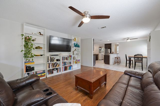13905 Debbie Lane, Quinlan, TX 75474