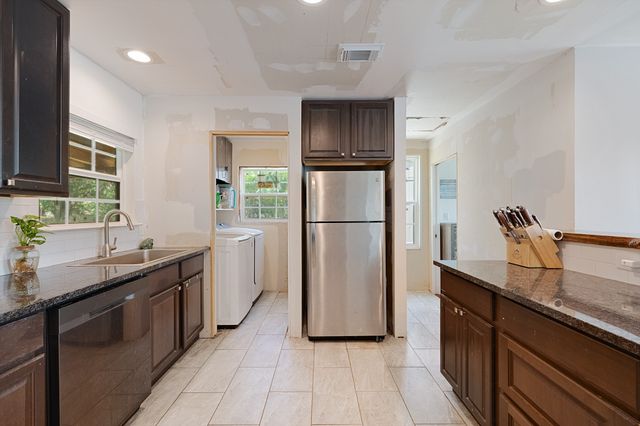 13905 Debbie Lane, Quinlan, TX 75474