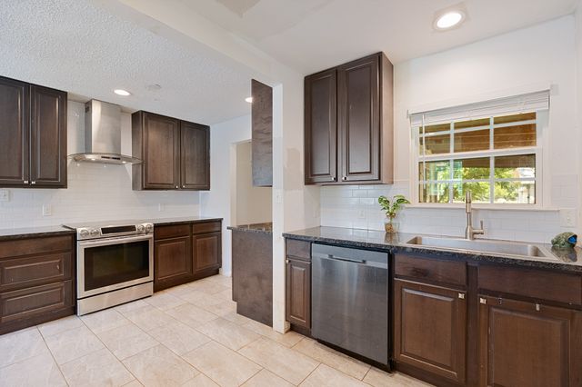 13905 Debbie Lane, Quinlan, TX 75474
