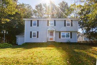 48 Ray St, Webster, MA 01570