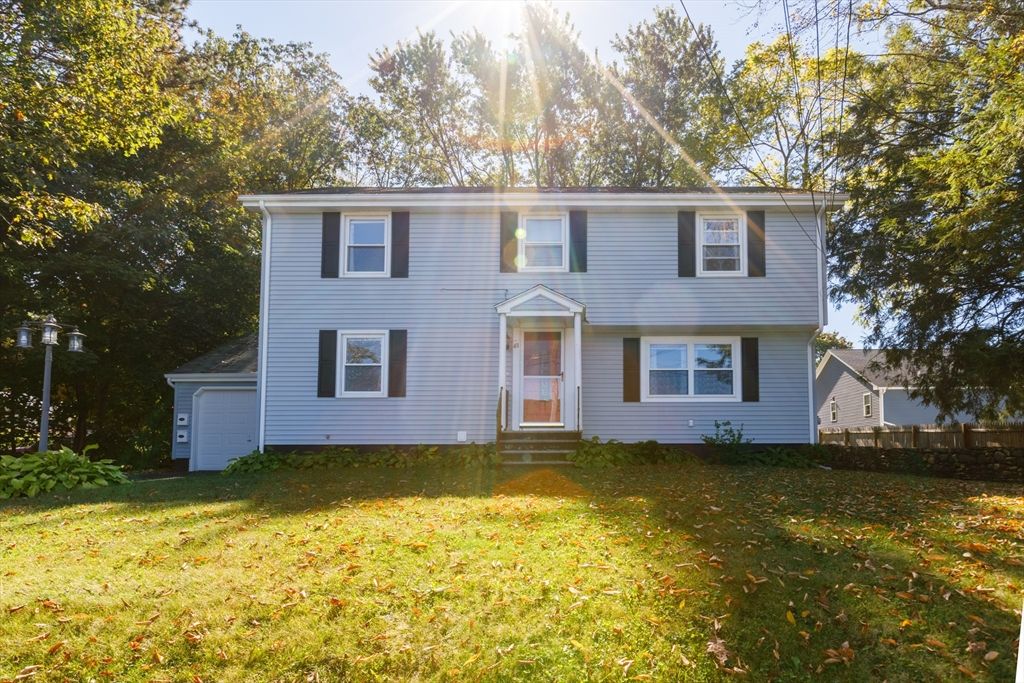 48 Ray St, Webster, MA 01570