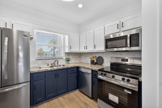 110 Wettaw Lane 202, North Palm Beach, FL 33408
