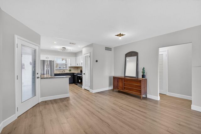 110 Wettaw Lane 202, North Palm Beach, FL 33408