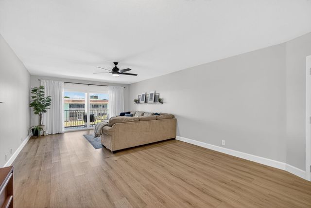 110 Wettaw Lane 202, North Palm Beach, FL 33408