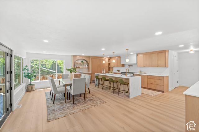 2096 E LINDEN CIR, Holladay, UT 84121