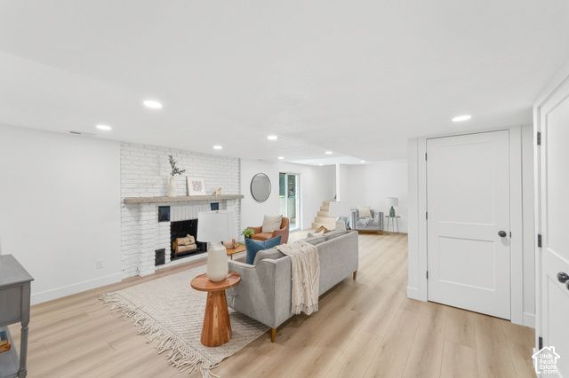 2096 E LINDEN CIR, Holladay, UT 84121