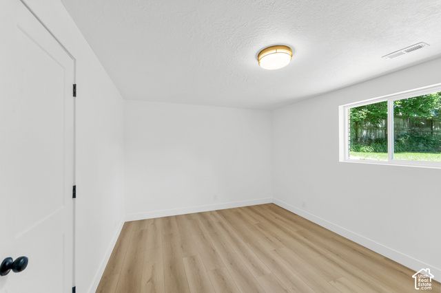 2096 E LINDEN CIR, Holladay, UT 84121