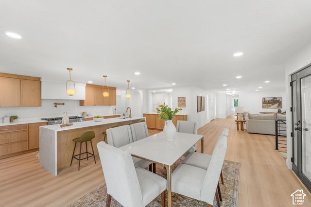 2096 E LINDEN CIR, Holladay, UT 84121
