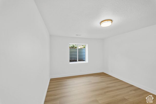 2096 E LINDEN CIR, Holladay, UT 84121