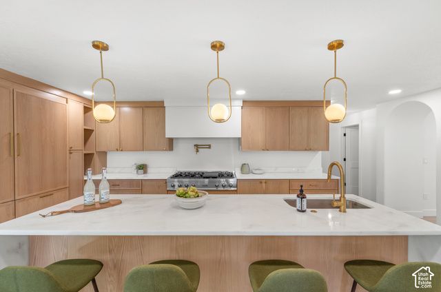 2096 E LINDEN CIR, Holladay, UT 84121
