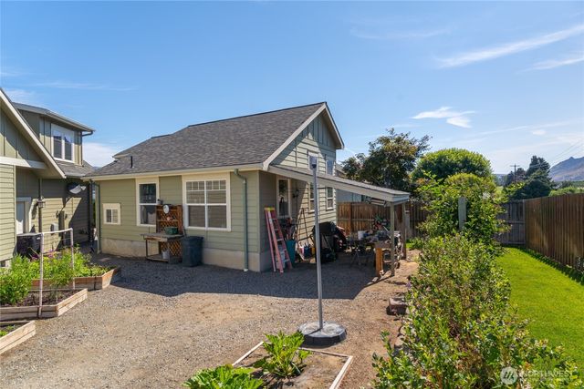 19 Cobb Court, Malaga, WA 98828