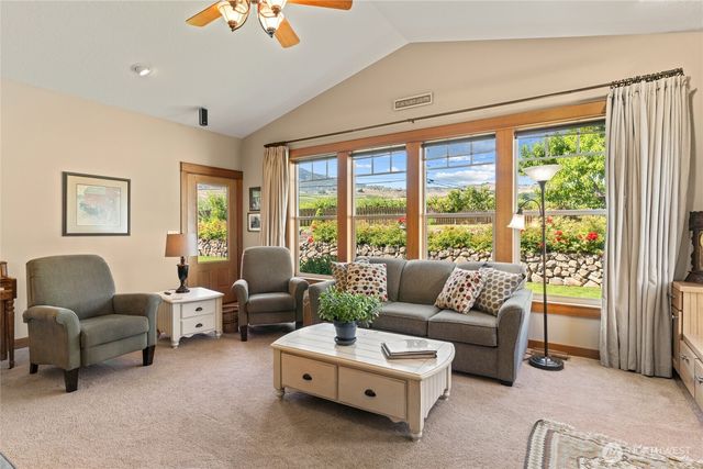 19 Cobb Court, Malaga, WA 98828