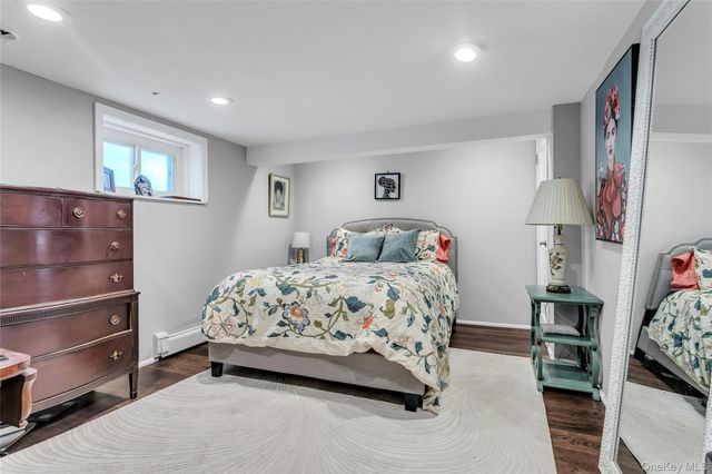 170 Old Courthouse Road, Manhasset Hills, NY 11040