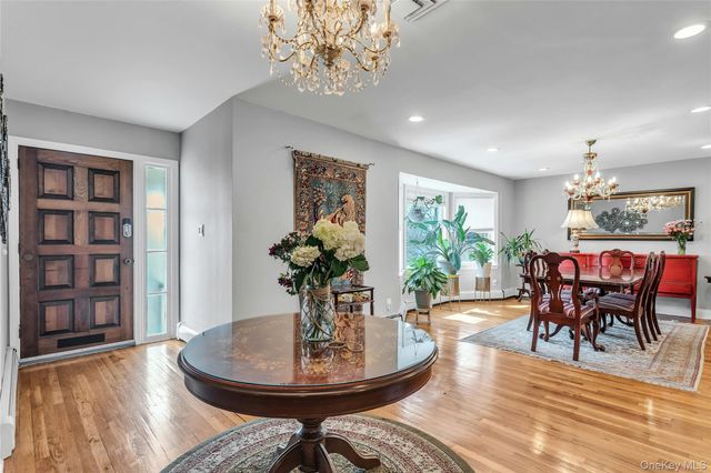 170 Old Courthouse Road, Manhasset Hills, NY 11040