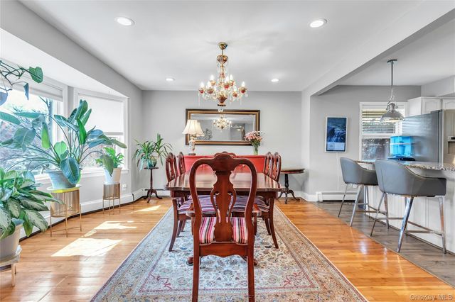 170 Old Courthouse Road, Manhasset Hills, NY 11040