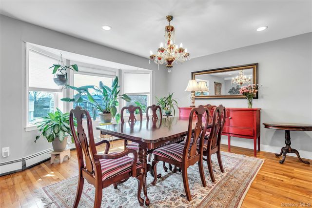 170 Old Courthouse Road, Manhasset Hills, NY 11040