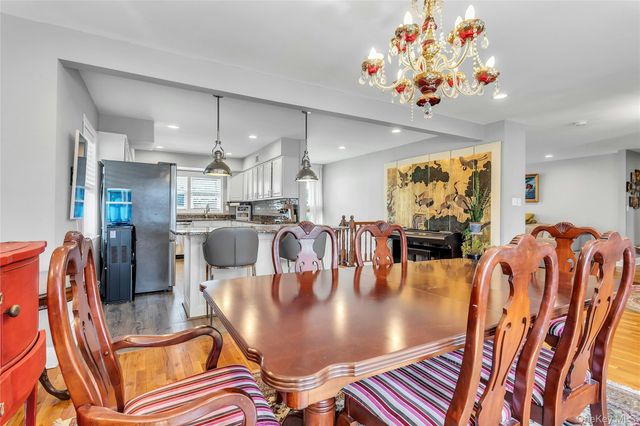 170 Old Courthouse Road, Manhasset Hills, NY 11040