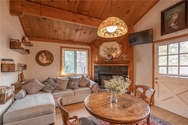 875 Santa Barbara, Sugarloaf, CA 92386