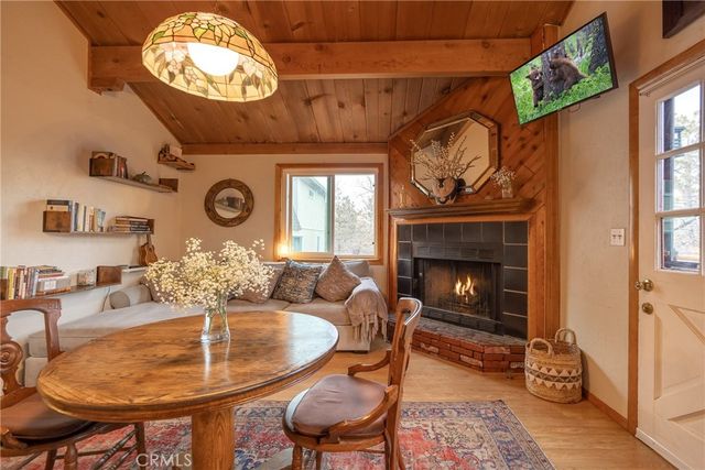 875 Santa Barbara, Sugarloaf, CA 92386
