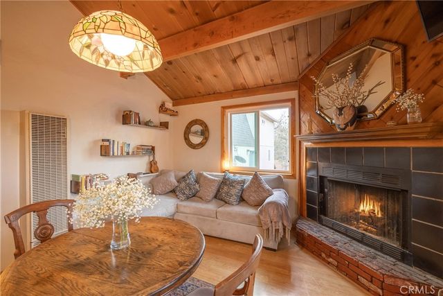 875 Santa Barbara, Sugarloaf, CA 92386