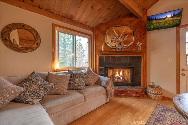 875 Santa Barbara, Sugarloaf, CA 92386