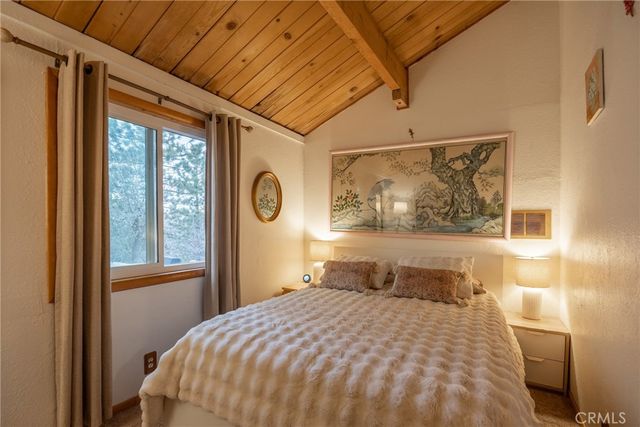 875 Santa Barbara, Sugarloaf, CA 92386