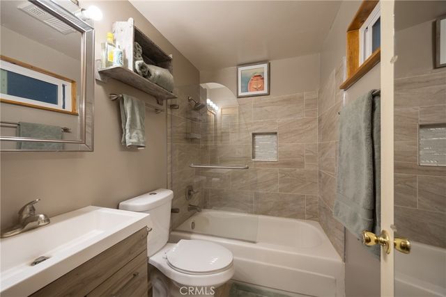 875 Santa Barbara, Sugarloaf, CA 92386