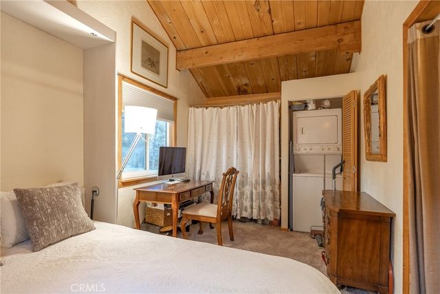 875 Santa Barbara, Sugarloaf, CA 92386