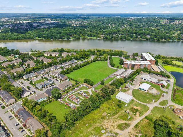200 Sanders Ferry Rd Apt 2205, Hendersonville, TN 37075