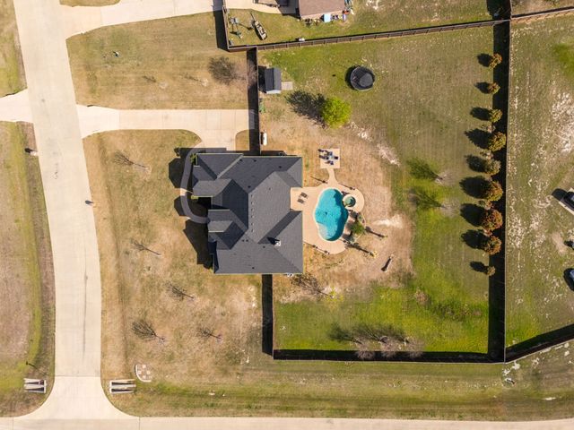 100 Brookview Court, Waxahachie, TX 75165