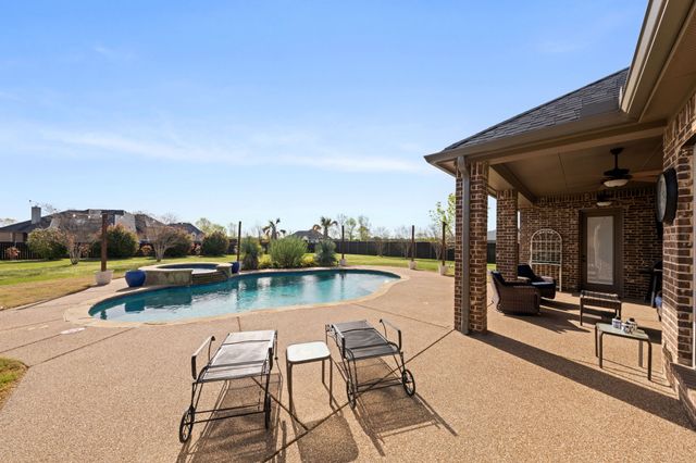 100 Brookview Court, Waxahachie, TX 75165