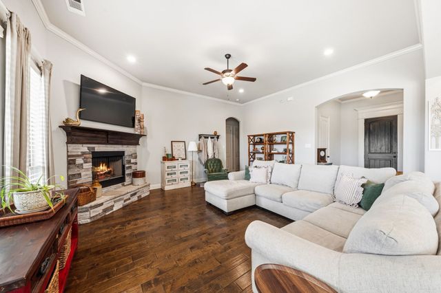 100 Brookview Court, Waxahachie, TX 75165