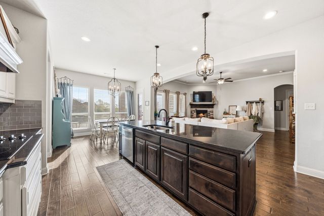 100 Brookview Court, Waxahachie, TX 75165