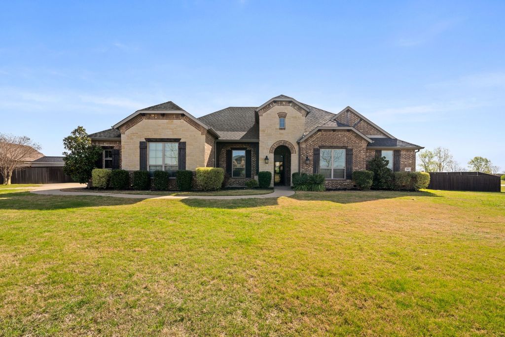 100 Brookview Court, Waxahachie, TX 75165