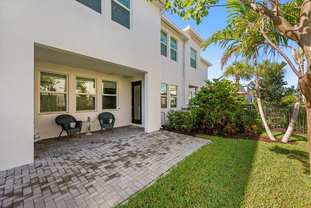 16423 Helix Court, Westlake, FL 33470