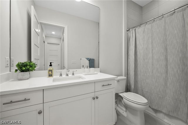 6403 Negril Isle DR, Naples, FL 34113