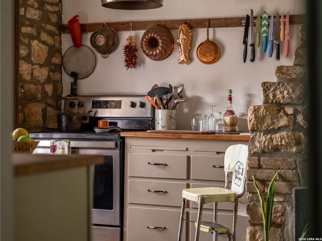 426 RANCH ROAD 962 E, Round Mountain, TX 78663