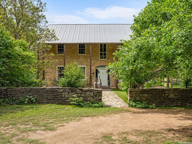 426 RANCH ROAD 962 E, Round Mountain, TX 78663