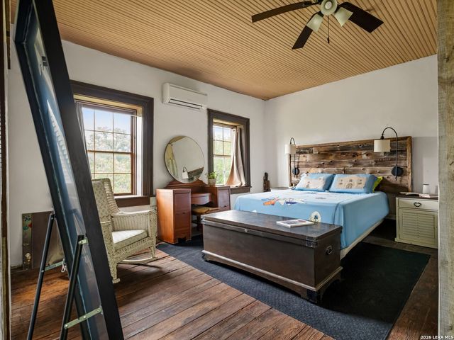 426 RANCH ROAD 962 E, Round Mountain, TX 78663