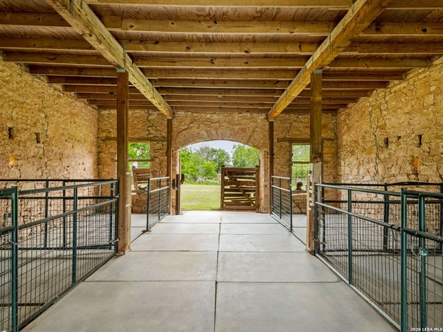 426 RANCH ROAD 962 E, Round Mountain, TX 78663