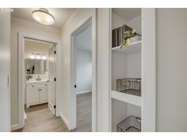 3114 Sw CARSON St, Portland, OR 97219