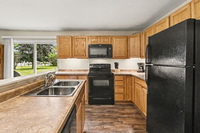 11332 Crestview Drive E, Cement City, MI 49233