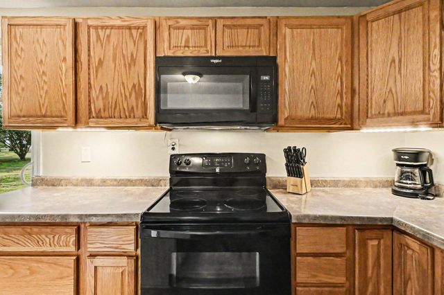 11332 Crestview Drive E, Cement City, MI 49233