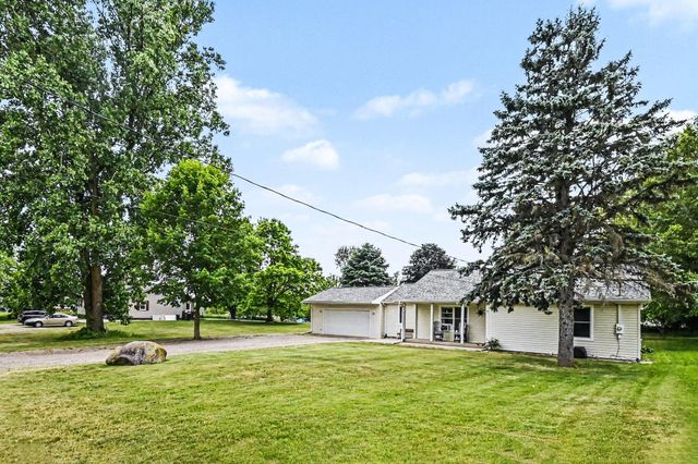 11332 Crestview Drive E, Cement City, MI 49233