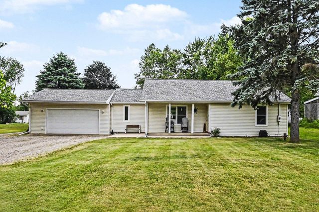 11332 Crestview Drive E, Cement City, MI 49233