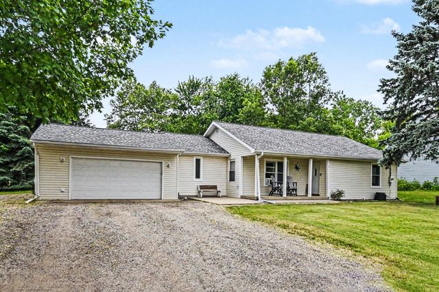 11332 Crestview Drive E, Cement City, MI 49233