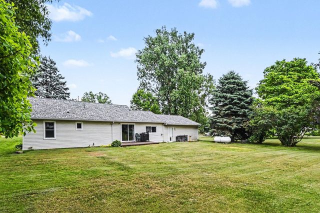 11332 Crestview Drive E, Cement City, MI 49233