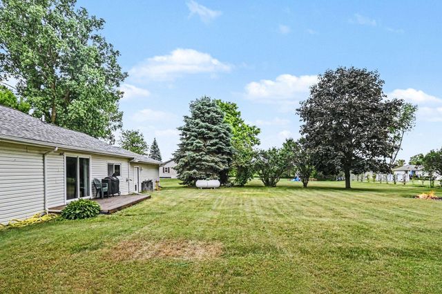 11332 Crestview Drive E, Cement City, MI 49233